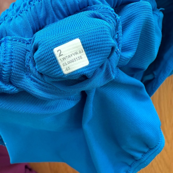 Lululemon Hotty Hot High-Rise Lined Short 2.5" - Picture 4 of 4